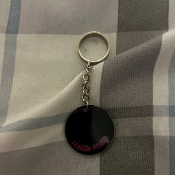 MAC x Hello Kitty Keychain - Picture 3 of 3